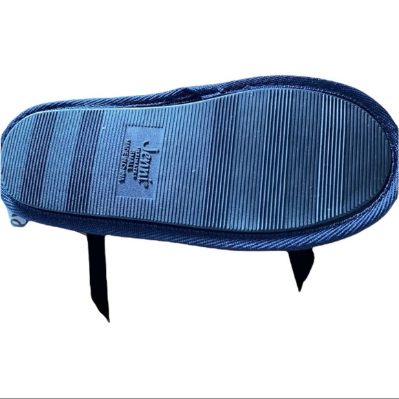 Jenni - Picture 2 of 5